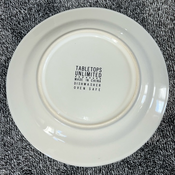 TABLETOPS UNLIMITED HOLLY BERRY PLATE - SALAD, DESERTS OR APPETIZERS - Picture 5 of 11